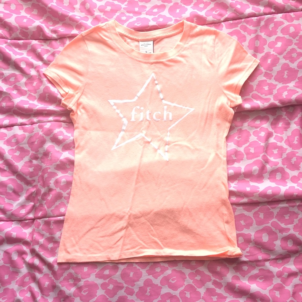 Bright peach t-shirt.